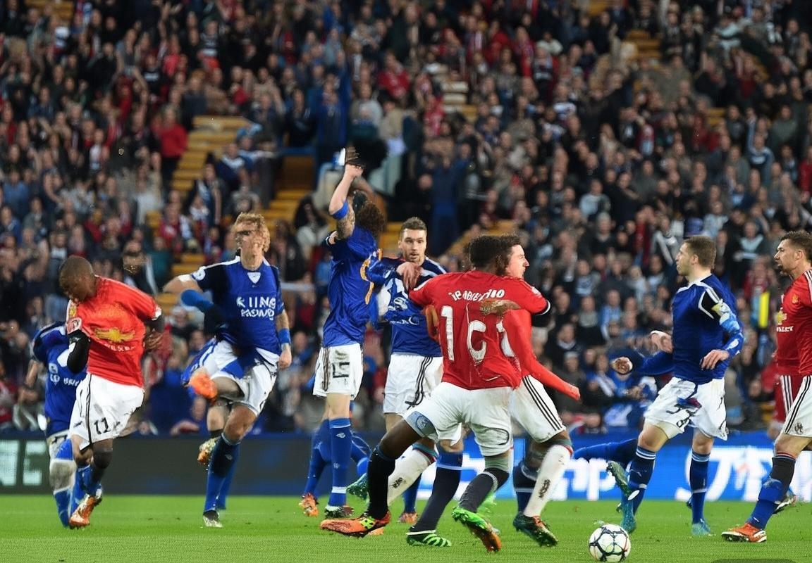 2020曼联对莱斯特城焦点战：1:1平局背后的战术对决与球星风采(图4)