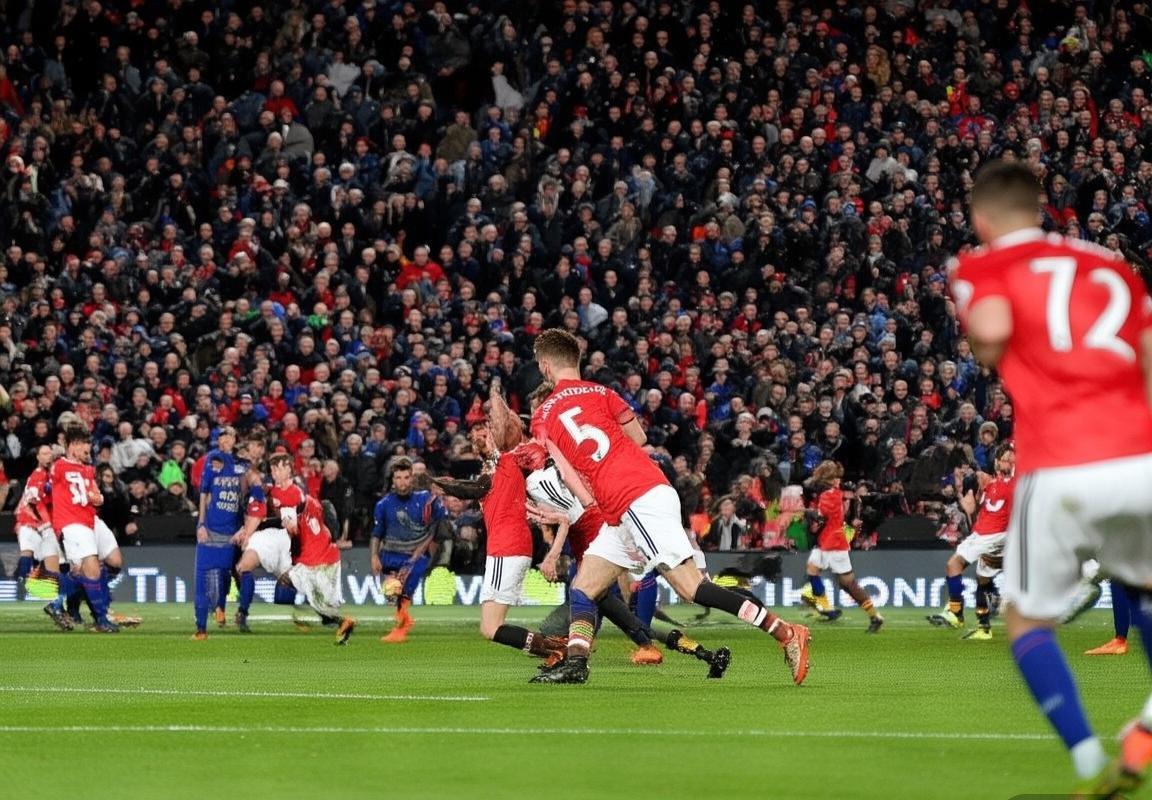 2020曼联对莱斯特城焦点战：1:1平局背后的战术对决与球星风采