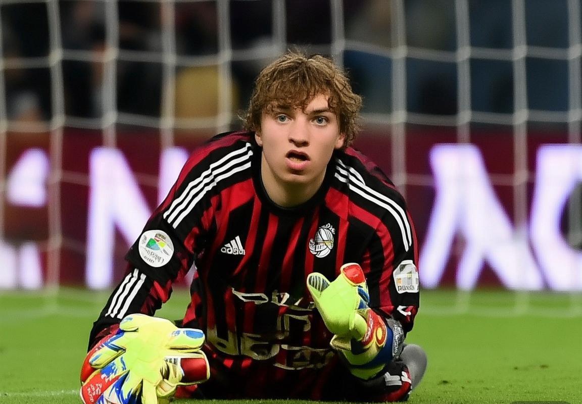 多纳鲁马：从少年天才到世界顶级门将的辉煌之路(图2)